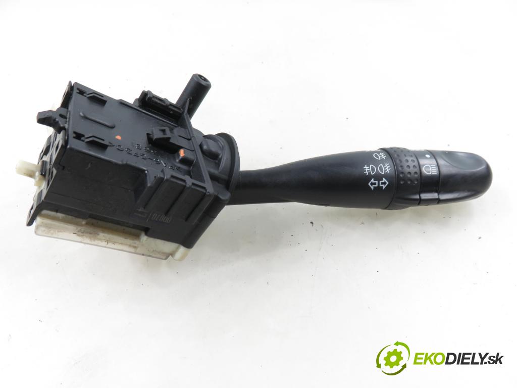 TOYOTA YARIS (_P1_) HB 2004 55,00 1.4 D-4D (NLP10_) - 1ND-TV 1364,00 / ŘAZENÍ / levá strana 173681