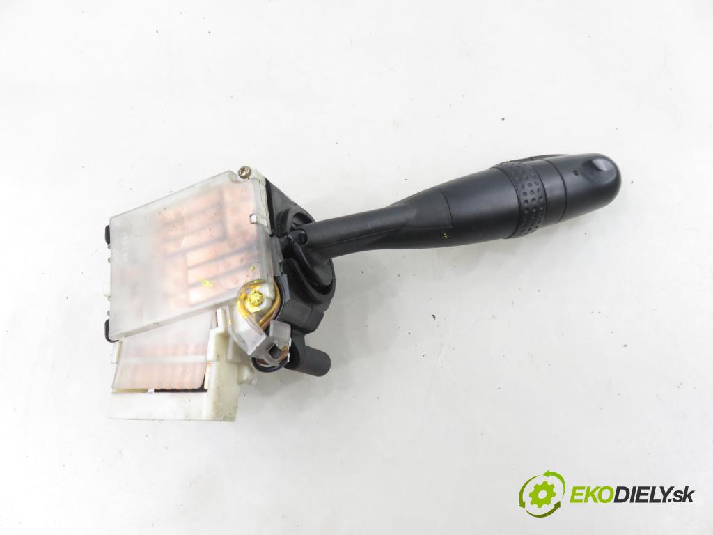 TOYOTA YARIS (_P1_) HB 2004 55,00 1.4 D-4D (NLP10_) - 1ND-TV 1364,00 / ŘAZENÍ / levá strana 173681