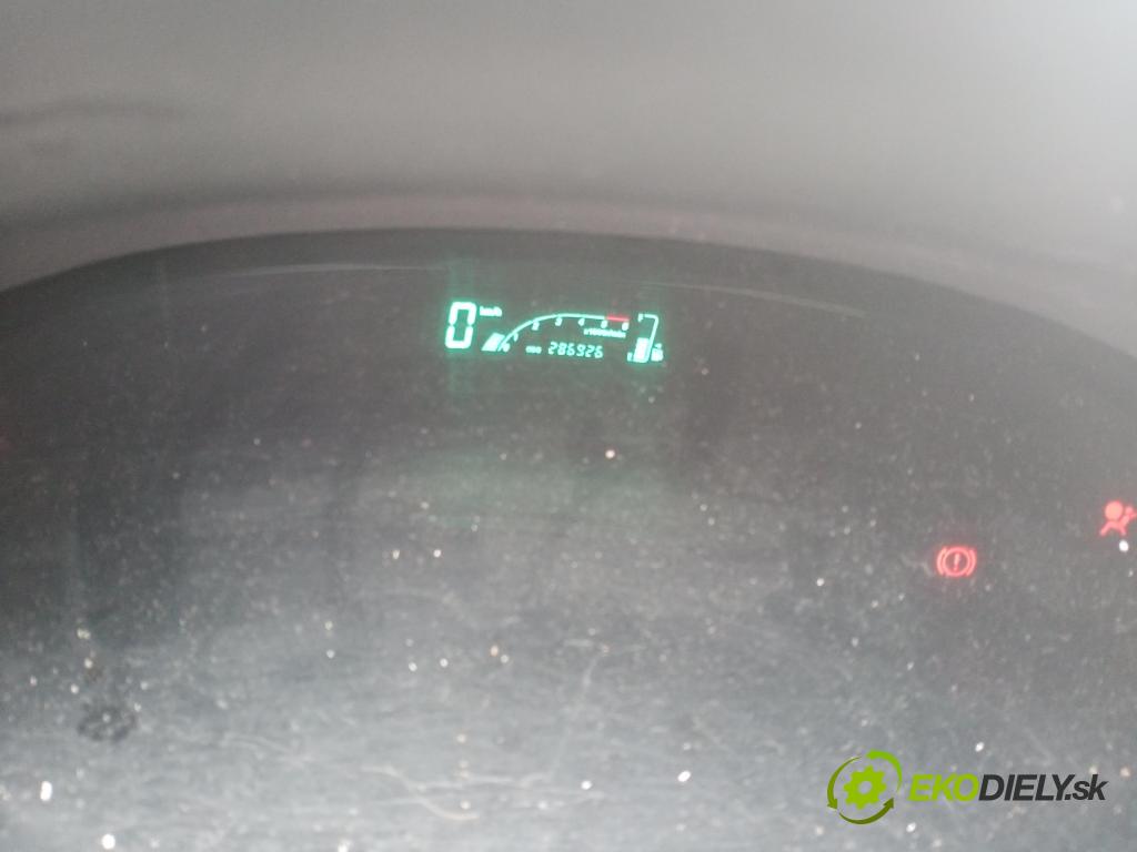 TOYOTA YARIS (_P1_) HB 2004 55,00 1.4 D-4D (NLP10_) - 1ND-TV 1364,00 Prístrojovka elektrický 21655865