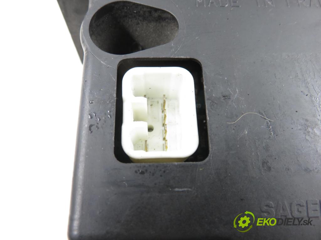 TOYOTA YARIS (_P1_) HB 2004 55,00 1.4 D-4D (NLP10_) - 1ND-TV 1364,00 Prístrojovka elektrický 21655865