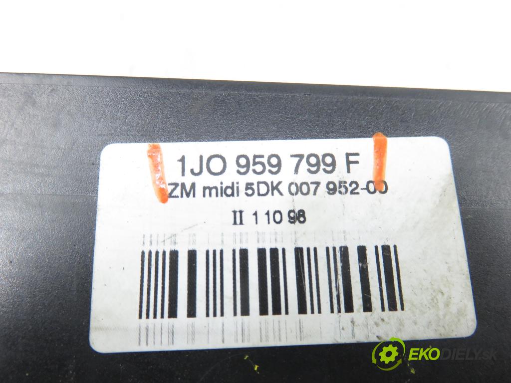 VW PASSAT B5 (3B2) SEDAN 1998 66,00 1.9 TDI 90 - AHU 1896,00 MODUL komfortu 1J0959799F