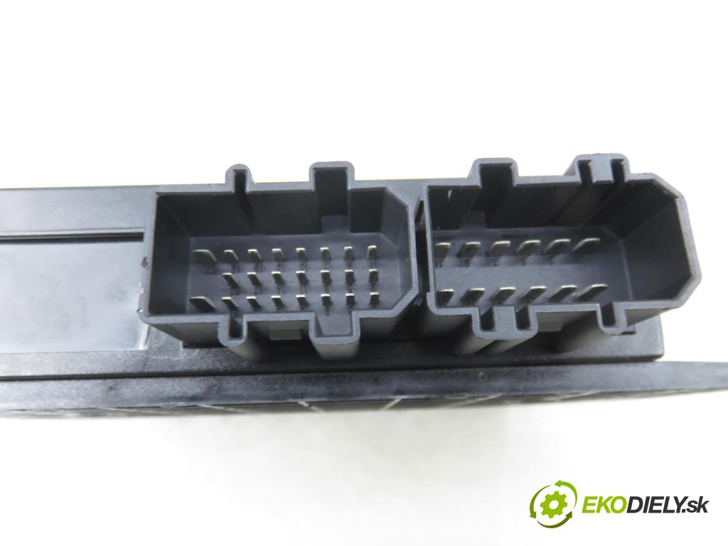 VW PASSAT B5 (3B2) SEDAN 1998 66,00 1.9 TDI 90 - AHU 1896,00 MODUL komfortu 1J0959799F