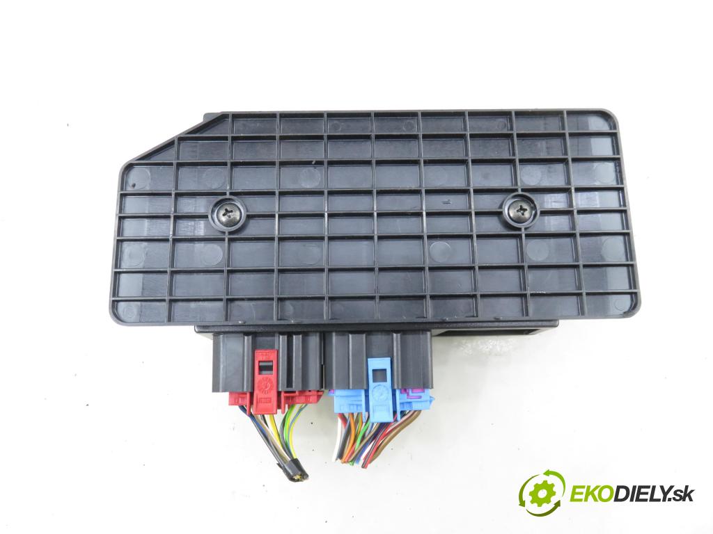 VW PASSAT B5 (3B2) SEDAN 1998 66,00 1.9 TDI 90 - AHU 1896,00 MODUL komfortu 1J0959799F