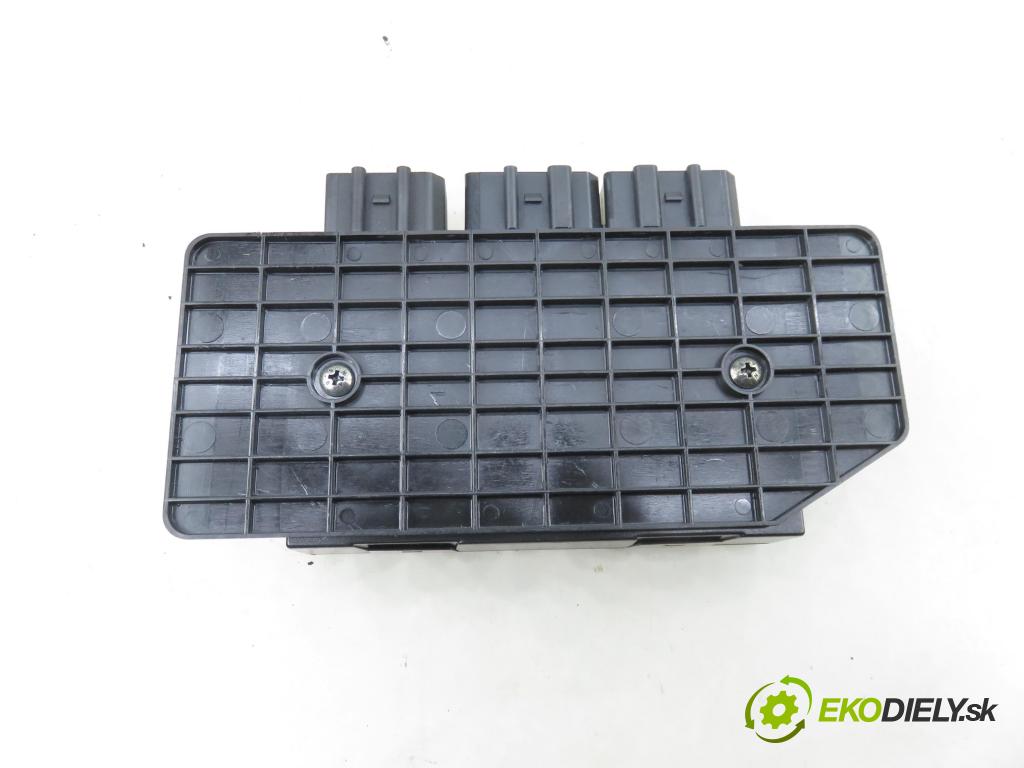 VW PASSAT B5.5 Variant (3B6) KOMBI 2001 85,00 2 - AZM 1984,00 MODUL komfortu 1C0959799A