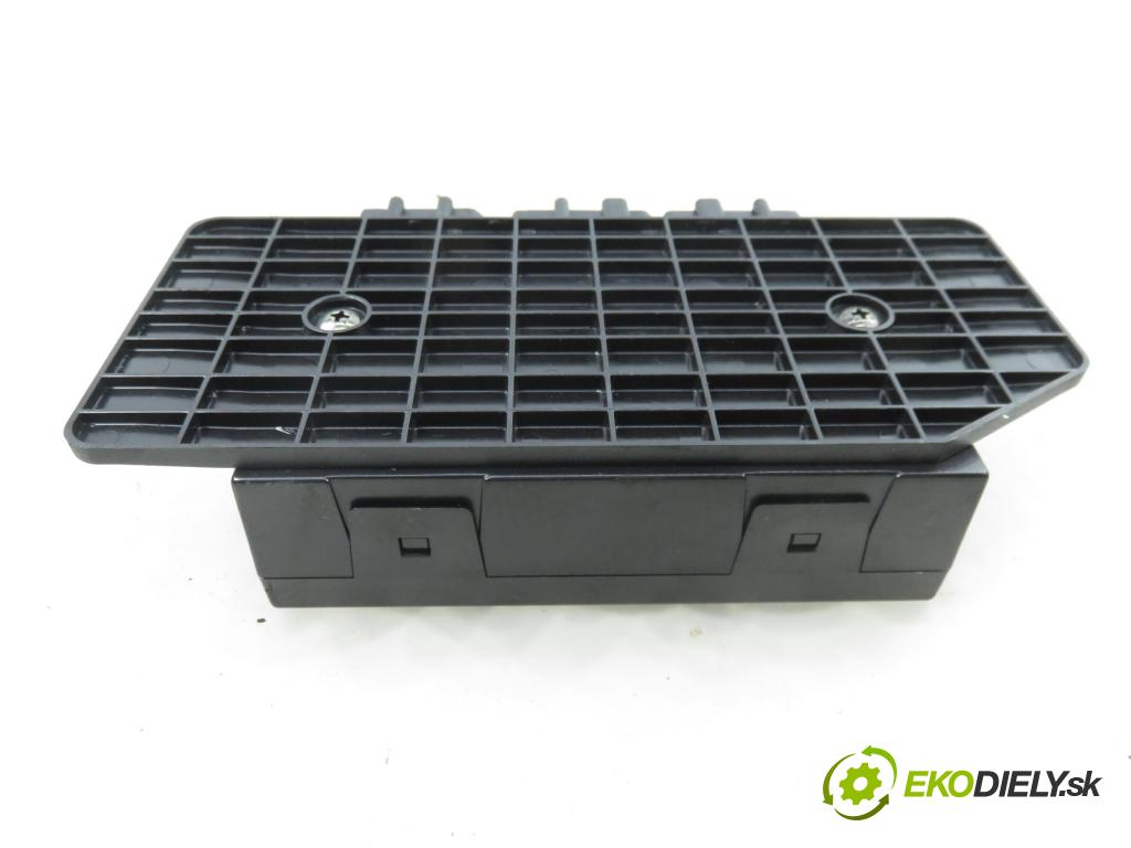 VW PASSAT B5.5 Variant (3B6) KOMBI 2001 85,00 2 - AZM 1984,00 MODUL komfortu 1C0959799A