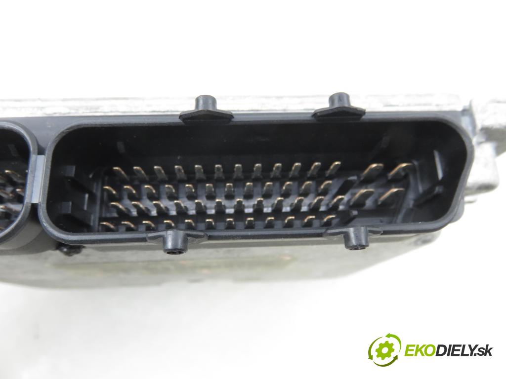 VW PASSAT B5 (3B2) SEDAN 1998 66,00 1.9 TDI 90 - AHU 1896,00 Riadiaca jednotka Motor 038906018P ; 0281001720