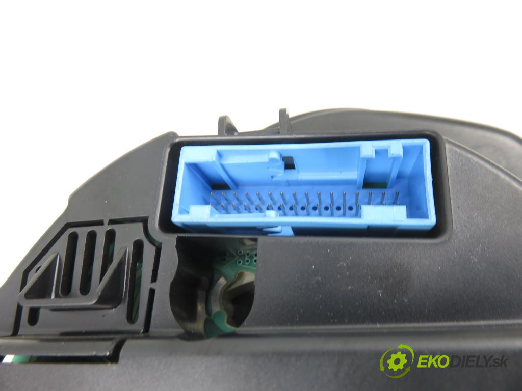 VW PASSAT B5 (3B2) SEDAN 1998 66,00 1.9 TDI 90 - AHU 1896,00 prístrojovka elektrický 3B0919861J