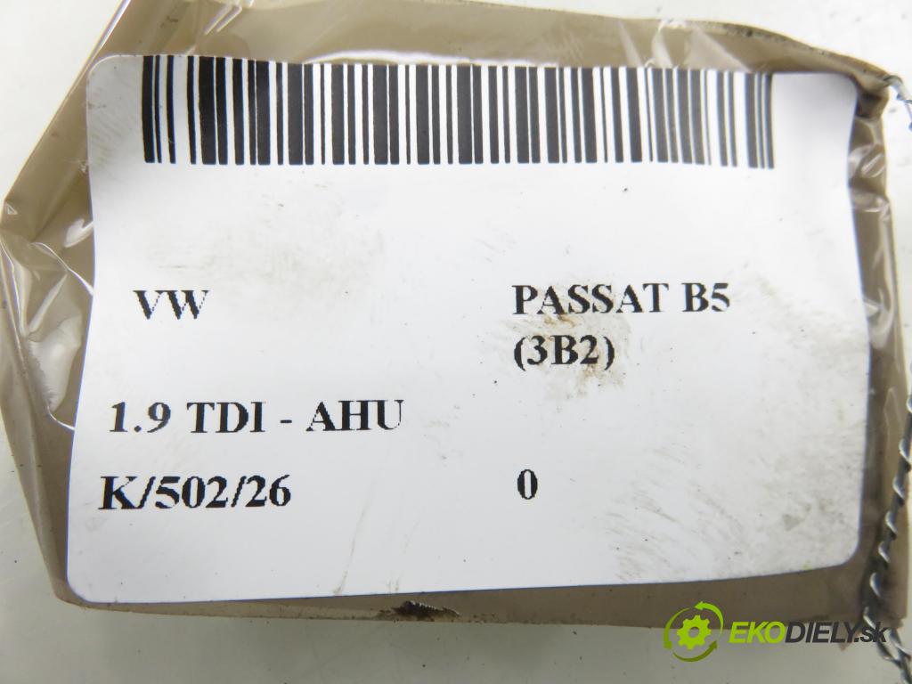 VW PASSAT B5 (3B2) SEDAN 1998 66,00 1.9 TDI 90 - AHU 1896,00 rameno dolní levý zadní část