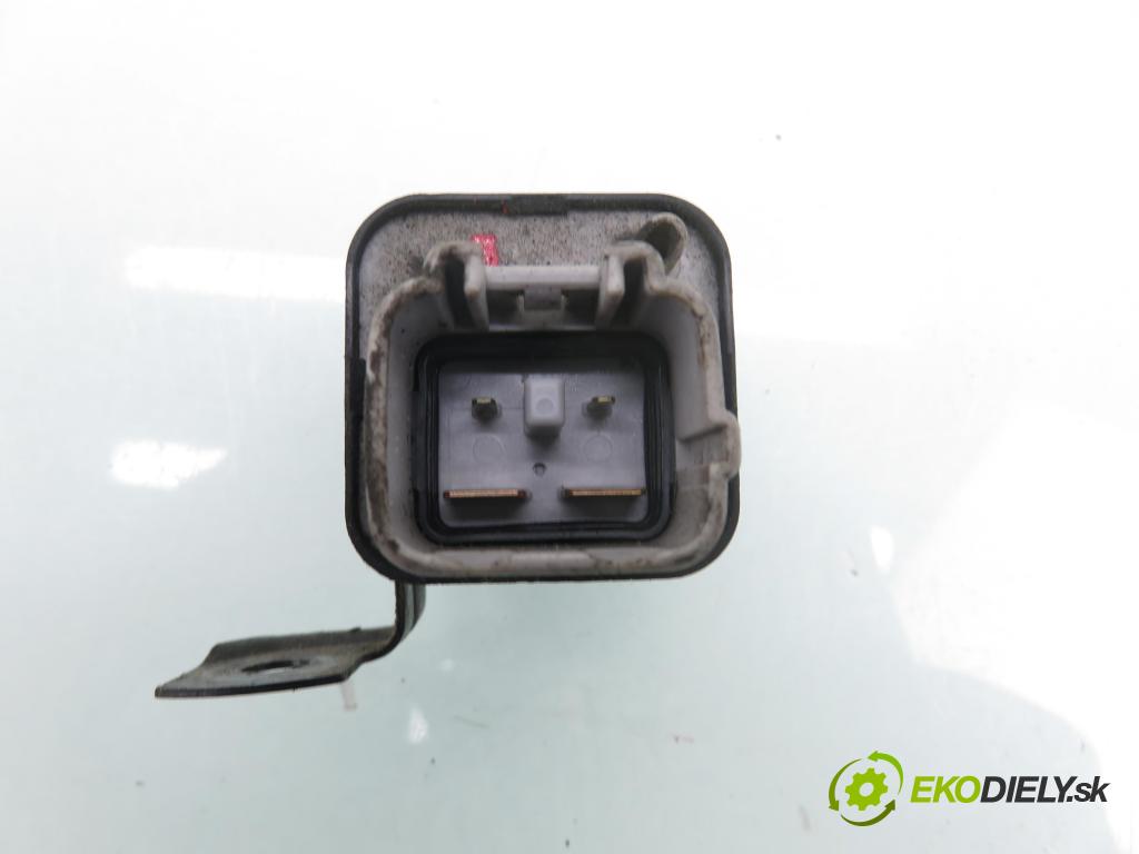 TOYOTA AVENSIS VERSO (_M2_) MINIVAN 2003 85,00 2.0 D (CLM20_) - 1CD-FTV 1995,00 RELÉ: JÚN: 2861067010 ; 1567000671