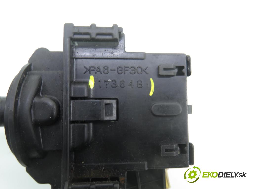 TOYOTA COROLLA kombi (_E12_) KOMBI 2004 66,00 2.0 D-4D (CDE120_) - 1CD-FTV 1995,00 / páčka ľavá strana 1736481