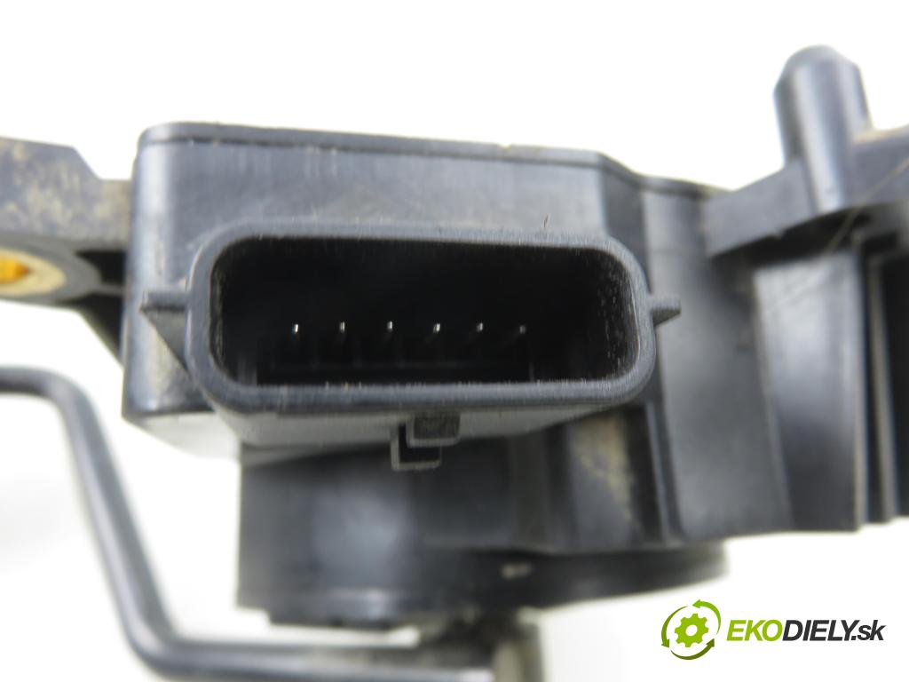 RENAULT SCENIC II (JM0/1_) MINIVAN 2003 88,00 1.9 dCi 120 - F9Q 812 1870,00 potenciometr plynového pedálu 8200159647 (Potenciometr plynového pedálu)