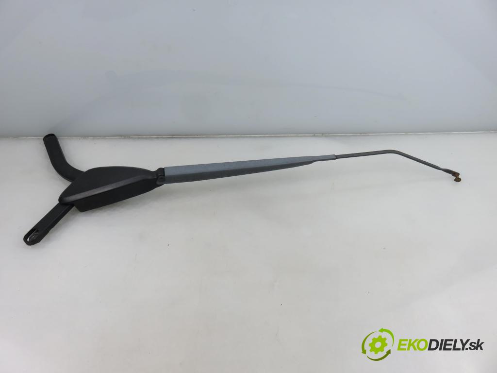 RENAULT SCENIC II (JM0/1_) MINIVAN 2003 88,00 1.9 dCi 120 - F9Q 812 1870,00 RAMENO: stierače PP 8200113231