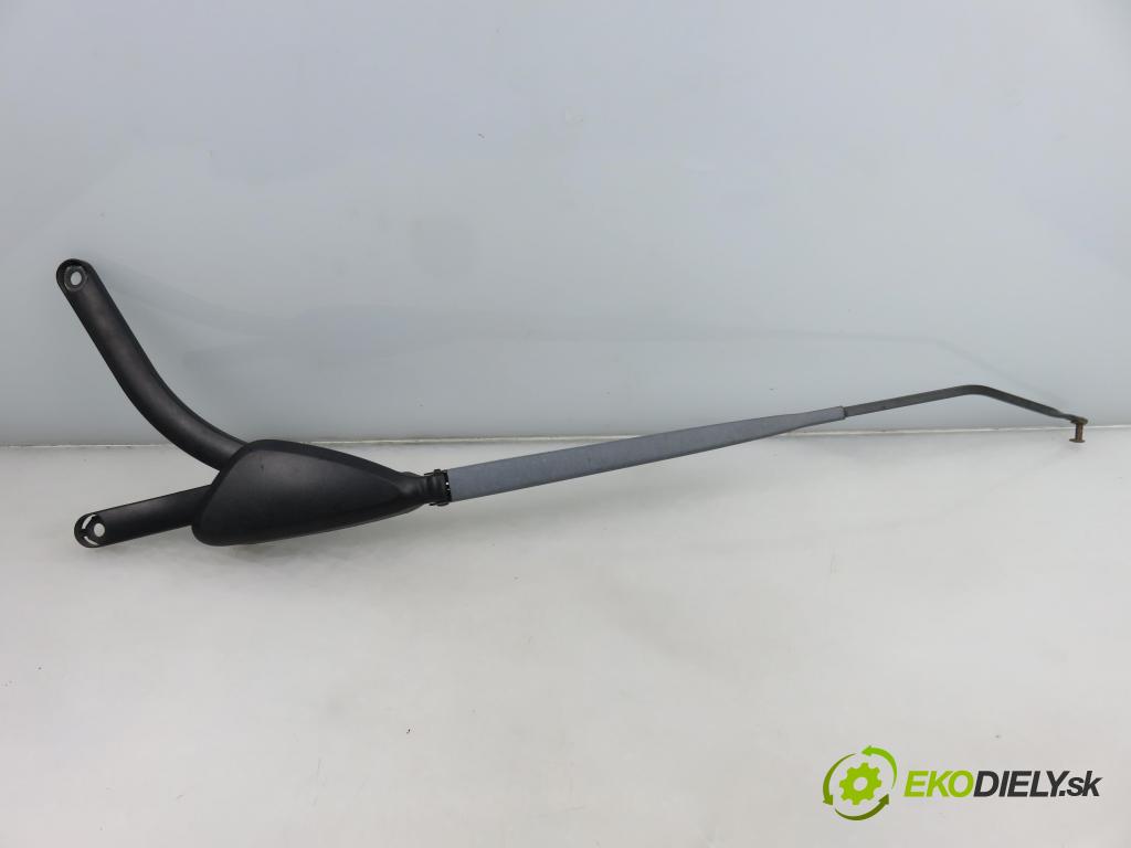 RENAULT SCENIC II (JM0/1_) MINIVAN 2003 88,00 1.9 dCi 120 - F9Q 812 1870,00 RAMENO: stierače PP 8200113231