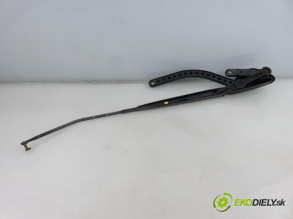 RENAULT SCENIC II (JM0/1_) MINIVAN 2003 88,00 1.9 dCi 120 - F9Q 812 1870,00 RAMENO: stierače PP 8200113231