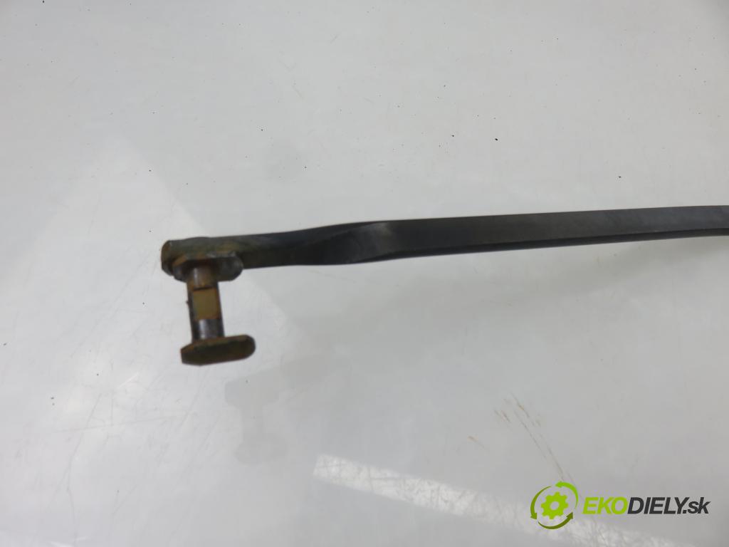 RENAULT SCENIC II (JM0/1_) MINIVAN 2003 88,00 1.9 dCi 120 - F9Q 812 1870,00 RAMENO: stierače PP 8200113231