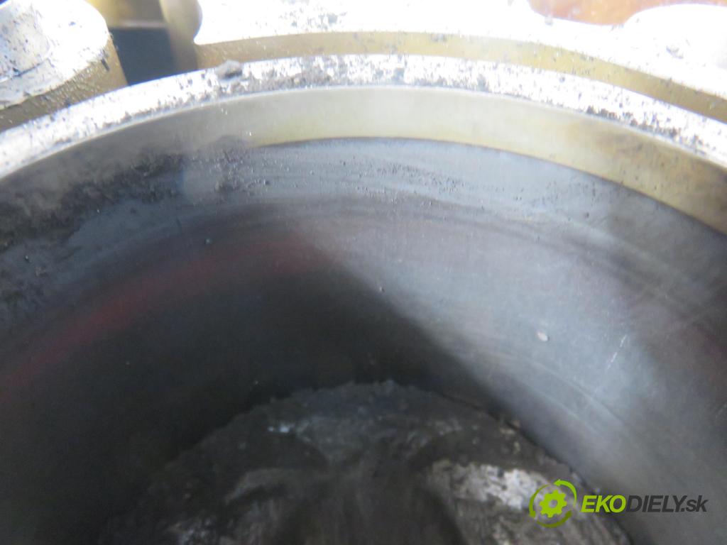 PEUGEOT 508 SW I (8E_) KOMBI 2011 115,00 1.6 THP - 5FV (EP6CDT) 1598,00 JEDNOTKA: motora 5F02 ; 5FV (Blok motoru)