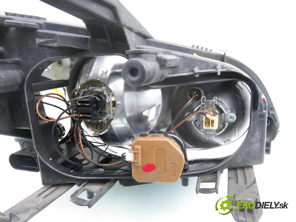 FORD FOCUS C-MAX (DM2) MINIVAN 2004 74,00 1.6 - HWDA 1596,00 Svetlo LP 3M5113006AH