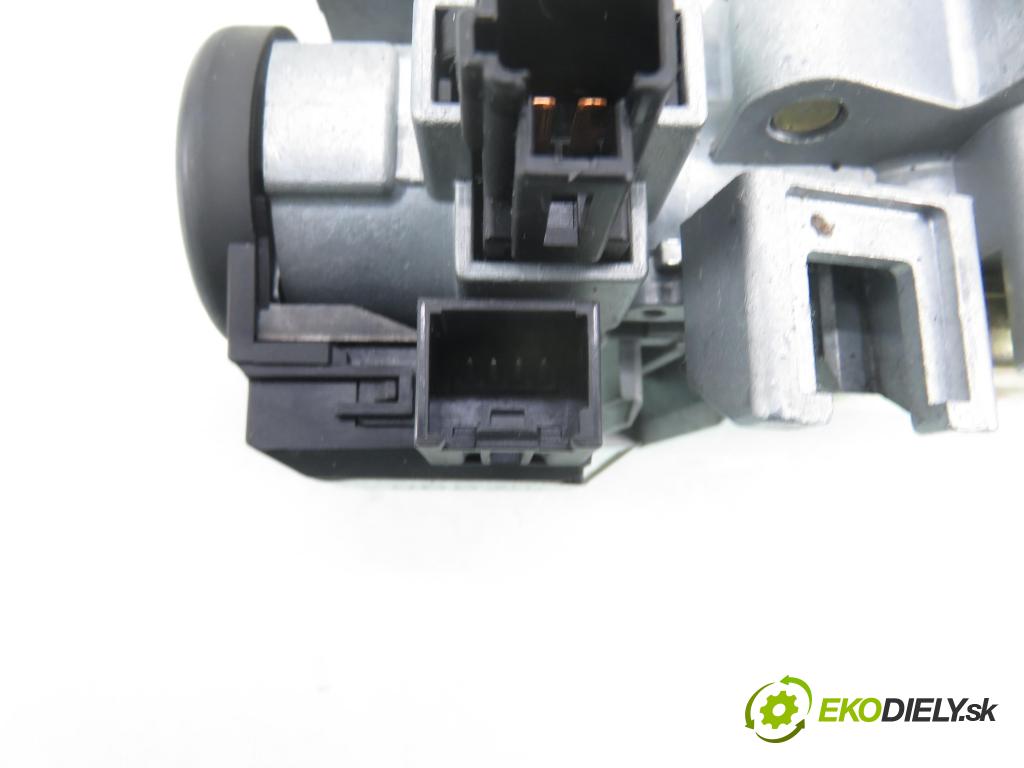 MAZDA 2 (DY) HB 2004 59,00 1.4 - FXJA 1388,00 spinačka / zámky VP2ALF15607AC