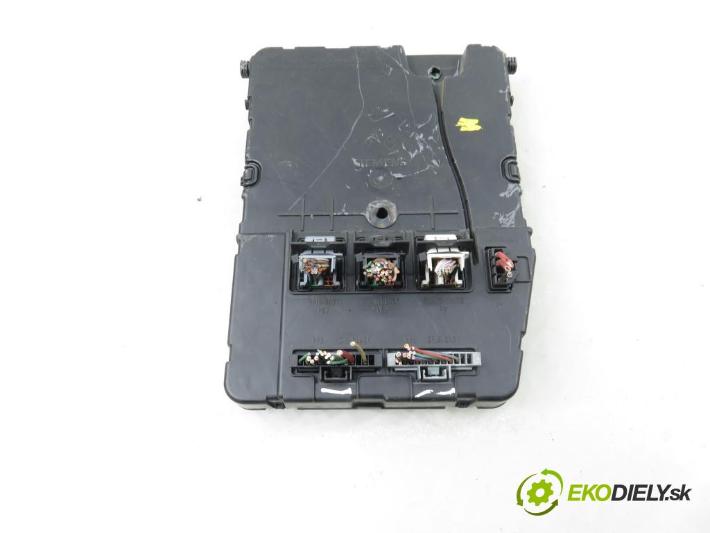 RENAULT SCENIC II (JM0/1_) MINIVAN 2003 88,00 1.9 dCi 120 - F9Q 812 1870,00 MODUL BSI 8200306435 ; S118400320C