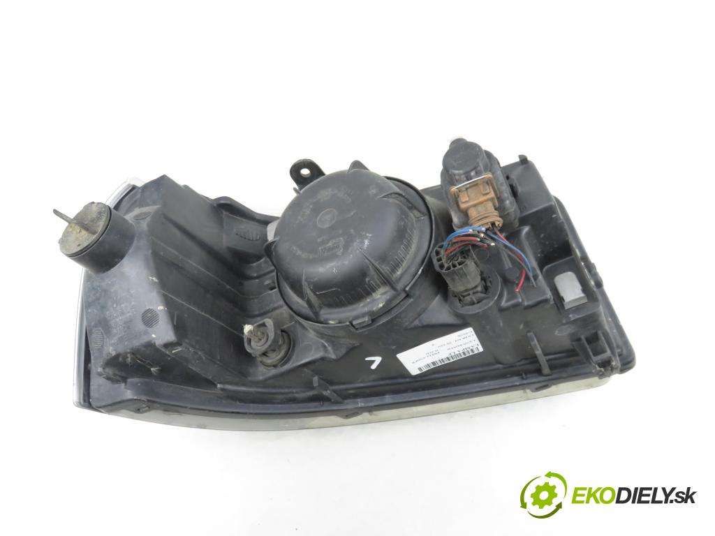 LAND ROVER FREELANDER (L314) SUV 1999 72,00 2.0 DI 4x4 - 20 T2N 1994,00 Svetlo LP