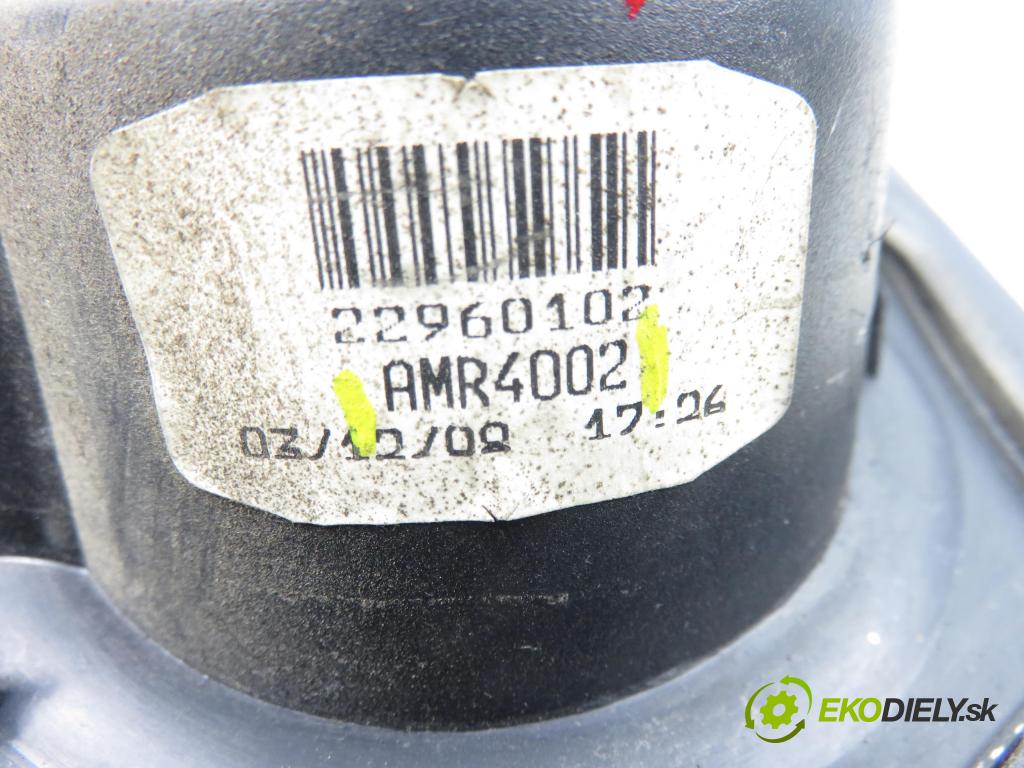 LAND ROVER FREELANDER (L314) SUV 1999 72,00 2.0 DI 4x4 - 20 T2N 1994,00 Svetlo ľavé zadné AMR4002