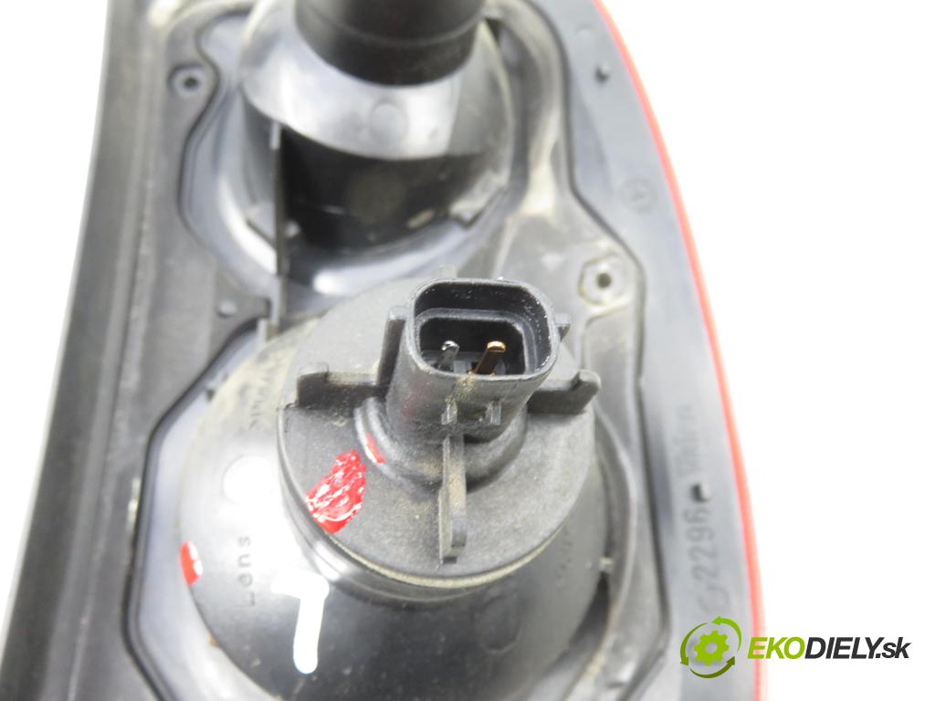 LAND ROVER FREELANDER (L314) SUV 1999 72,00 2.0 DI 4x4 - 20 T2N 1994,00 Svetlo ľavé zadné AMR4002