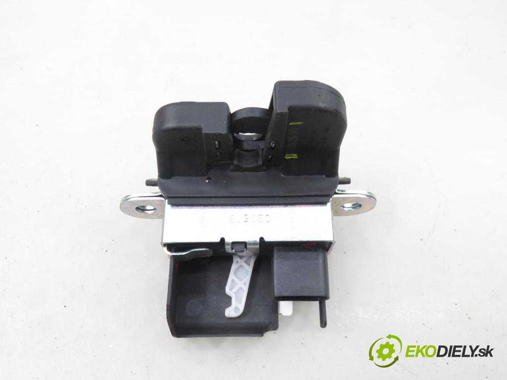 VW TIGUAN (5N_) SUV 2008 103,00 2.0 TDI 4motion - CBAB 1968,00 zámok dverí kufor EL. 5M0827505H