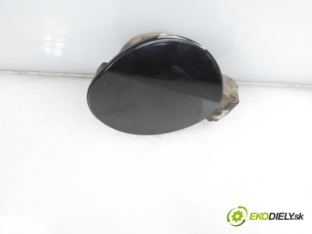 VW TIGUAN (5N_) SUV 2008 103,00 2.0 TDI 4motion - CBAB 1968,00 Dvierka nádrže paliva 5N0010641B (Kľučka dverí ostatné)