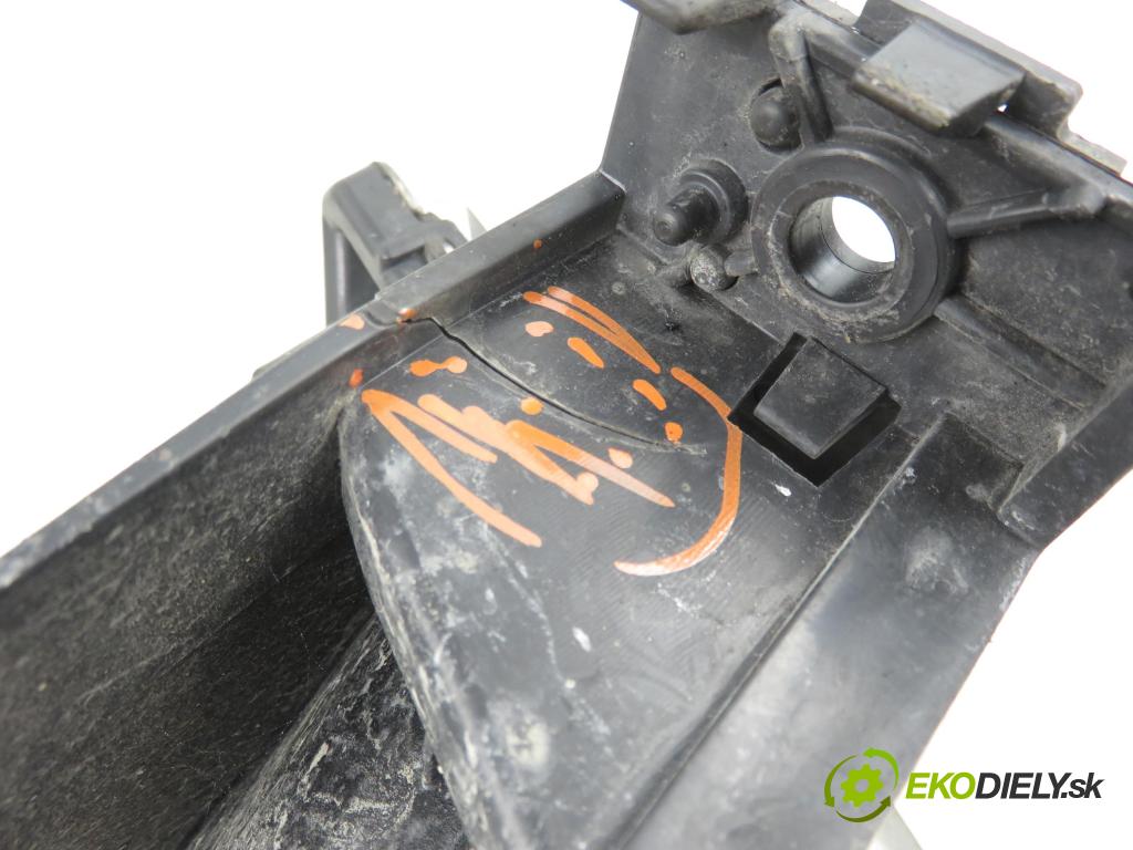 MAZDA 2 (DY) HB 2004 59,00 1.4 - FXJA 1388,00 Svetlo LP