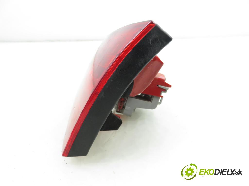 AUDI A4 Avant (8K5, B8) KOMBI 2010 105,00 2.0 TDI - CAGA 1968,00 Svetlo pravé zadné kufor 8K9945094B