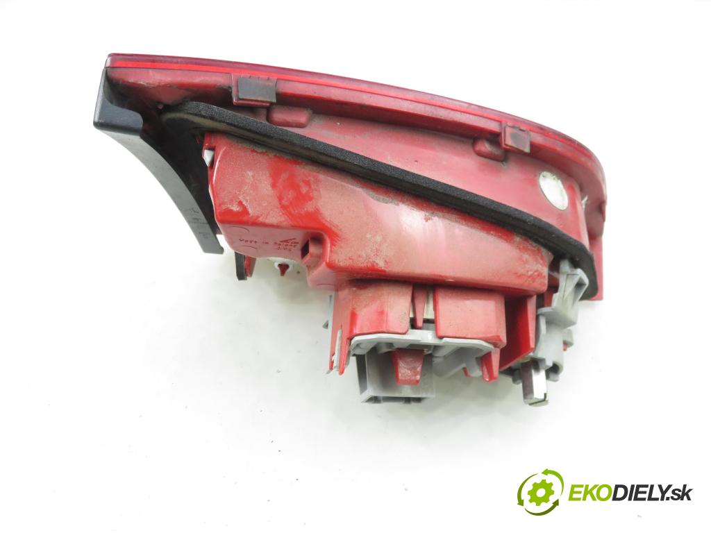 AUDI A4 Avant (8K5, B8) KOMBI 2010 105,00 2.0 TDI - CAGA 1968,00 Svetlo pravé zadné kufor 8K9945094B