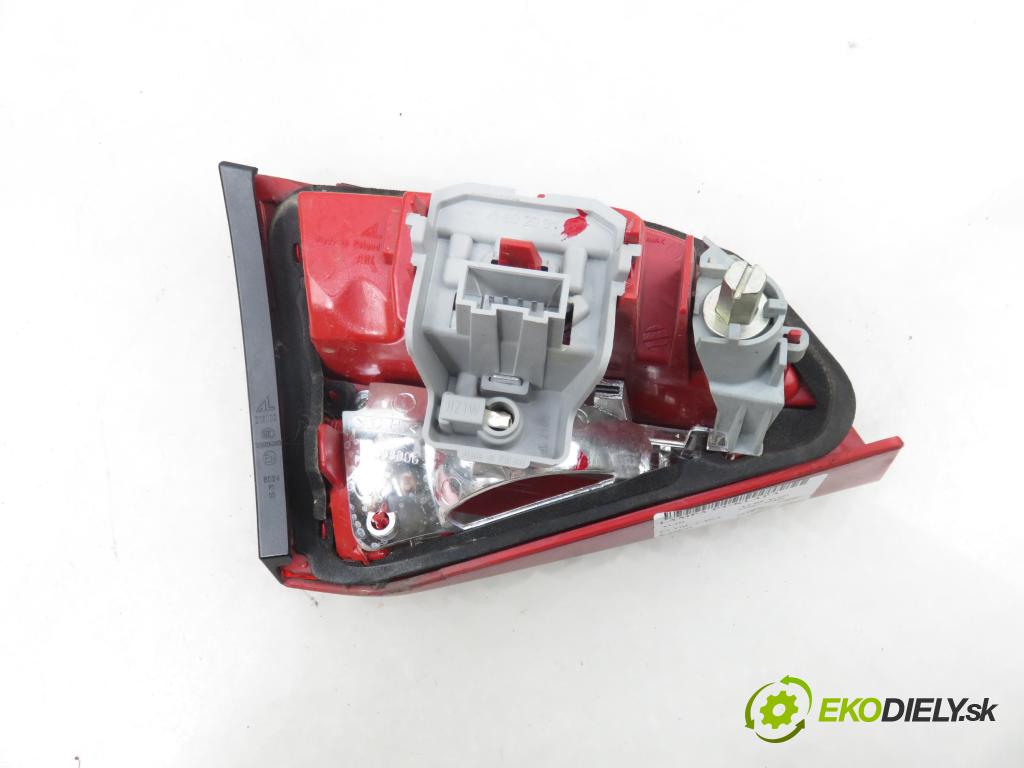 AUDI A4 Avant (8K5, B8) KOMBI 2010 105,00 2.0 TDI - CAGA 1968,00 Svetlo pravé zadné kufor 8K9945094B