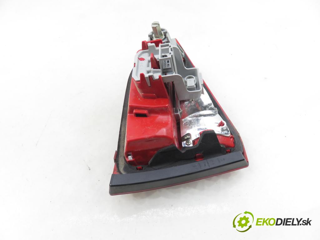 AUDI A4 Avant (8K5, B8) KOMBI 2010 105,00 2.0 TDI - CAGA 1968,00 Svetlo pravé zadné kufor 8K9945094B