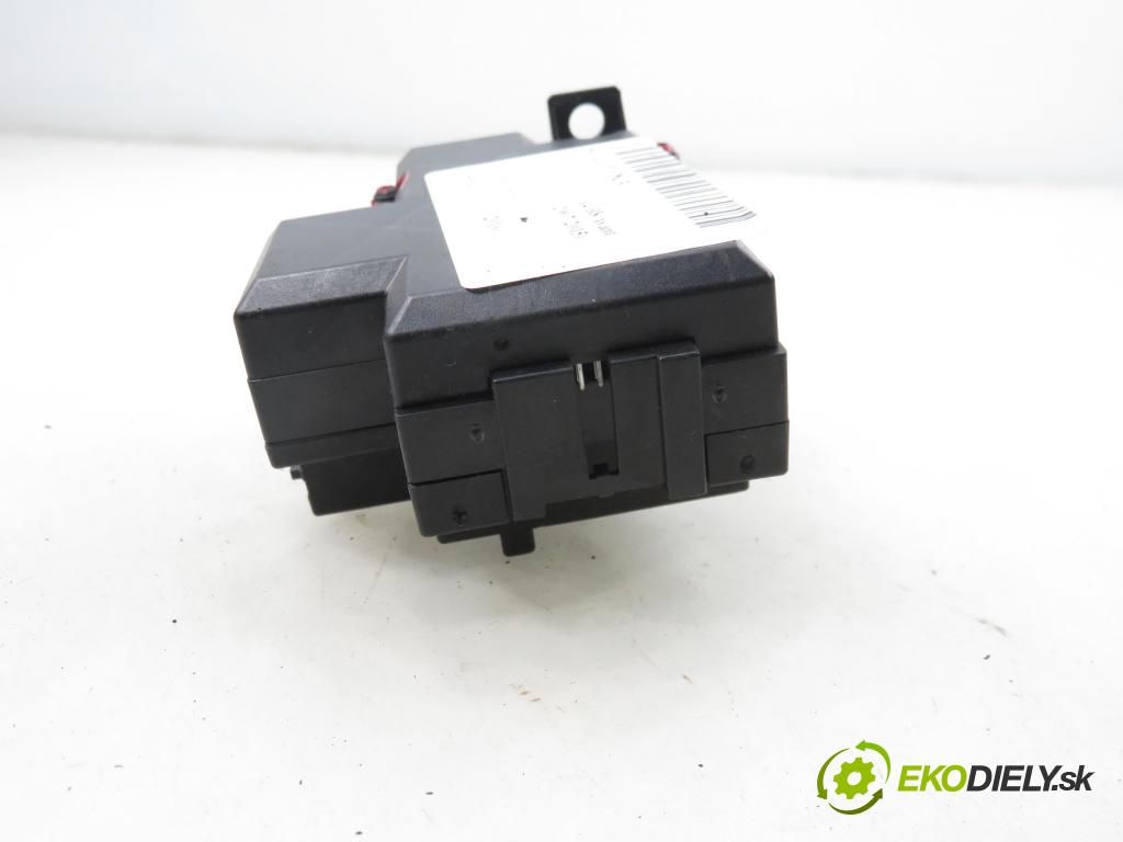 AUDI A4 Avant (8K5, B8) KOMBI 2010 105,00 2.0 TDI - CAGA 1968,00 spinačka 8K0909131D (Spínacia skrinka)