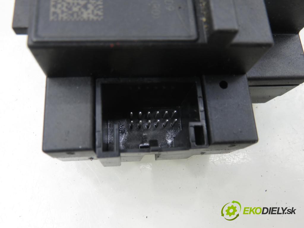 AUDI A4 Avant (8K5, B8) KOMBI 2010 105,00 2.0 TDI - CAGA 1968,00 spinačka 8K0909131D (Spínacia skrinka)