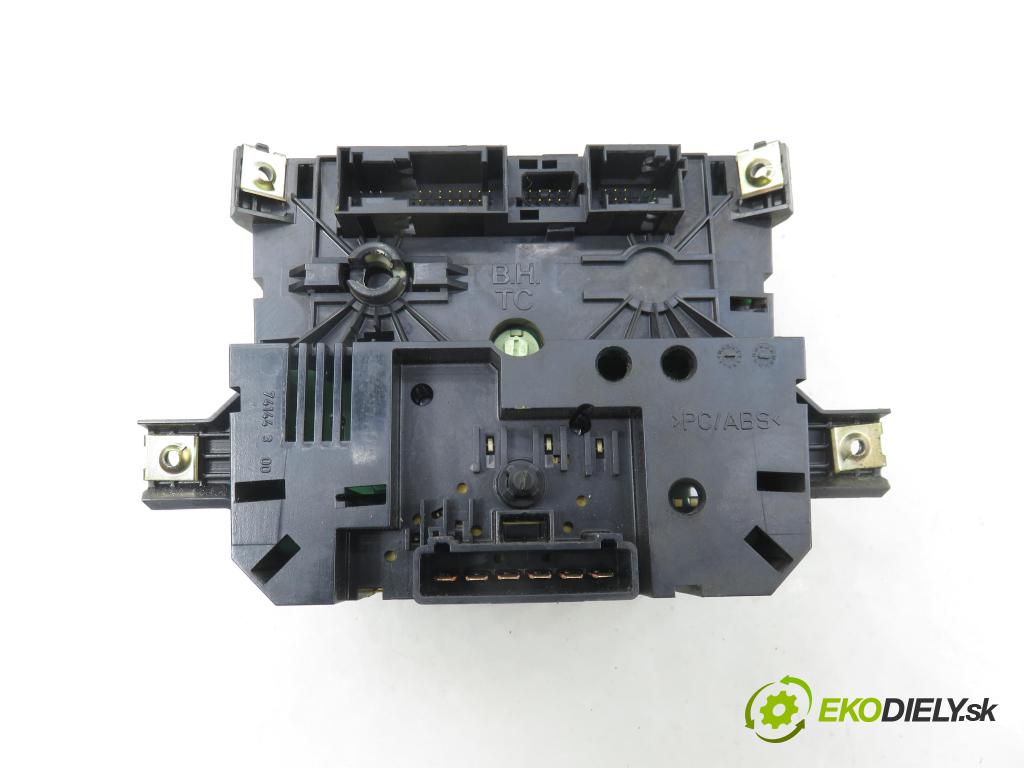 MERCEDES-BENZ VIANO (W639) VAN 2004 110,00 CDI 2.2 150 - OM 646.982 2148,00 Panel kúrenia KLIMATIZACE: A6394460828KZ