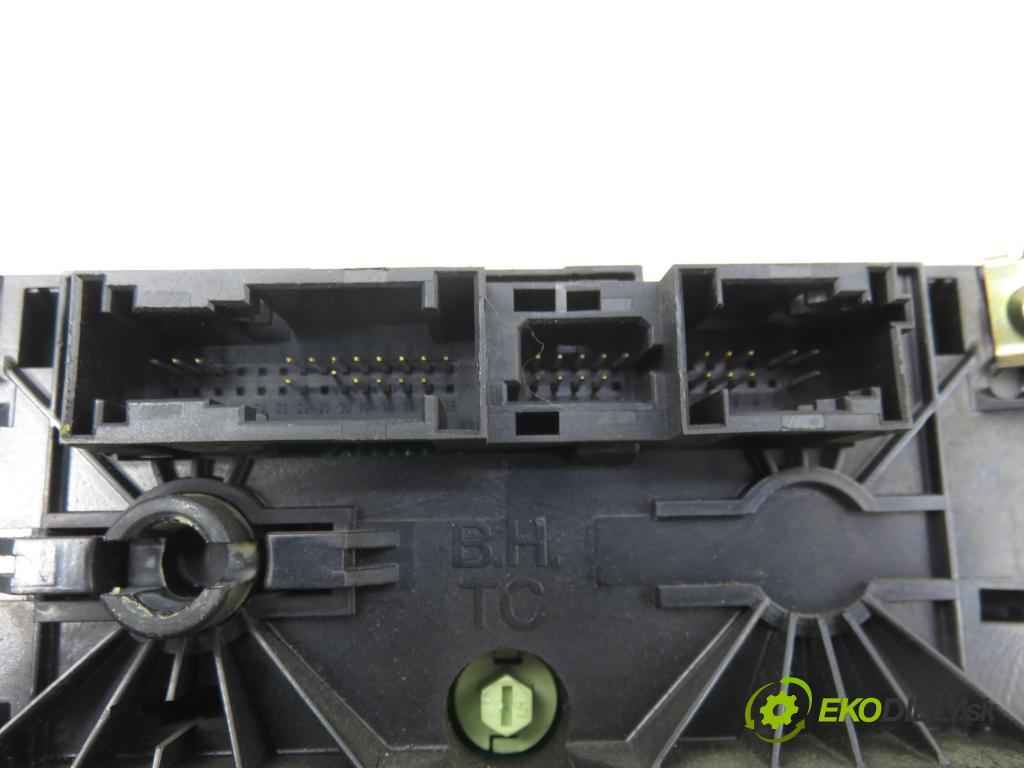 MERCEDES-BENZ VIANO (W639) VAN 2004 110,00 CDI 2.2 150 - OM 646.982 2148,00 Panel kúrenia KLIMATIZACE: A6394460828KZ