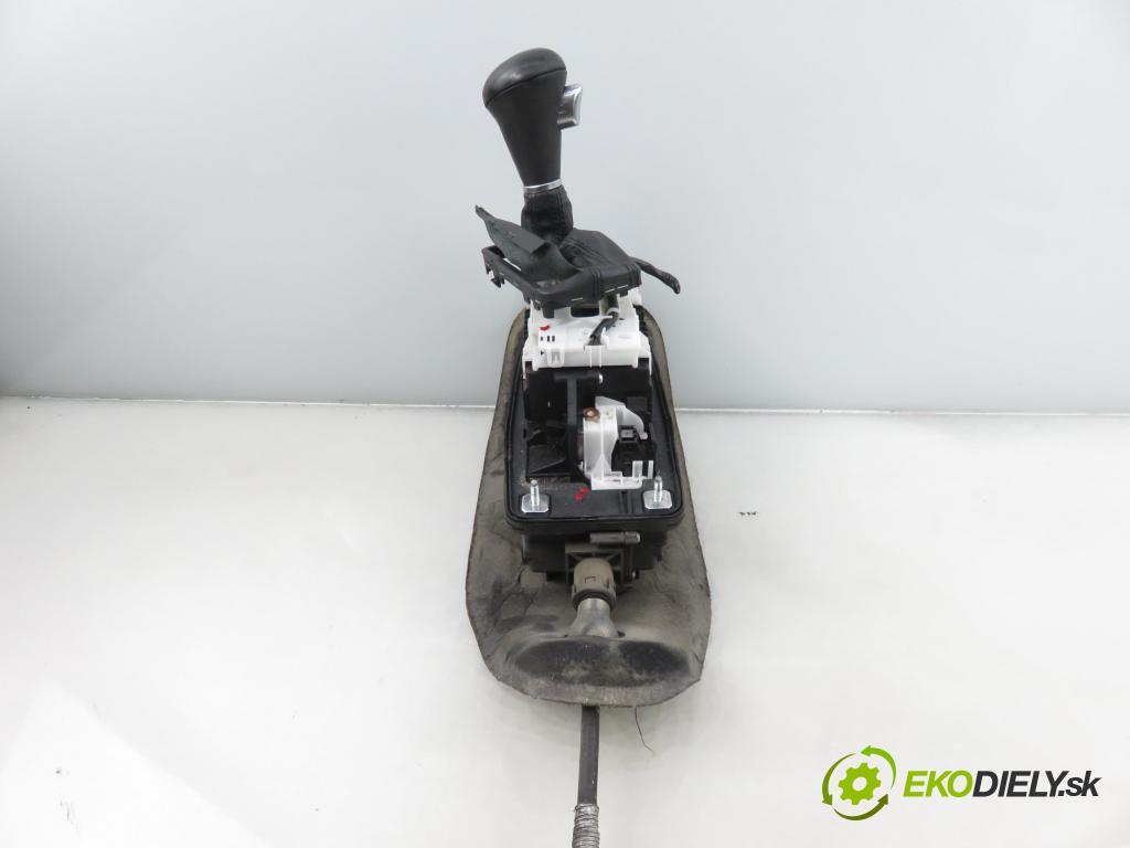 AUDI A4 Avant (8K5, B8) KOMBI 2010 105,00 2.0 TDI - CAGA 1968,00 ZVEDÁK: 8K1713041H