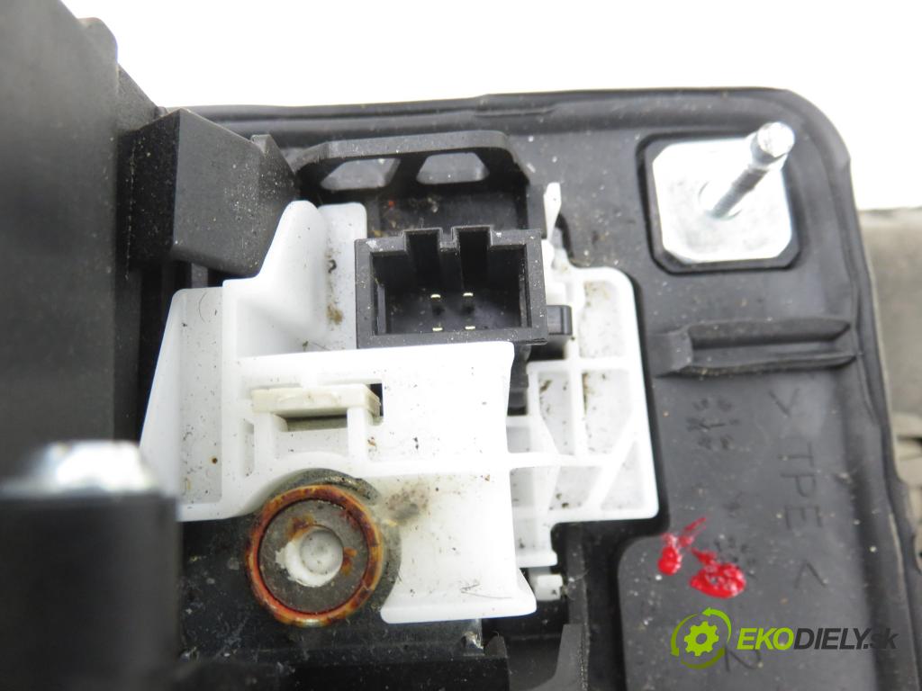 AUDI A4 Avant (8K5, B8) KOMBI 2010 105,00 2.0 TDI - CAGA 1968,00 ZVEDÁK: 8K1713041H