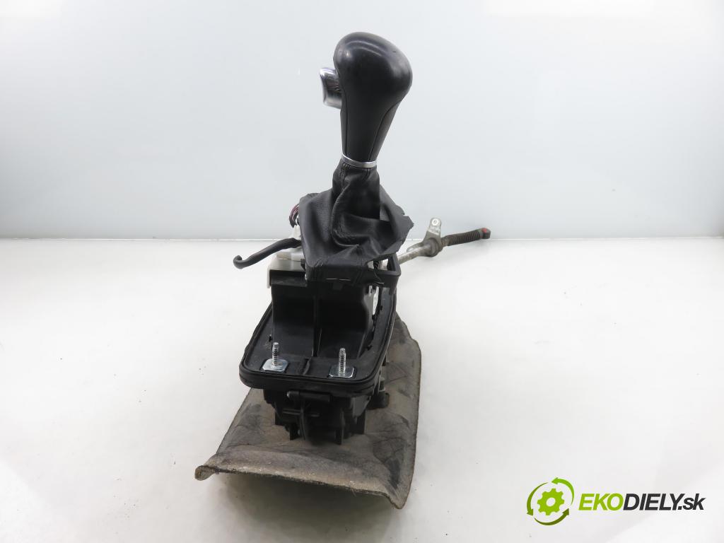 AUDI A4 Avant (8K5, B8) KOMBI 2010 105,00 2.0 TDI - CAGA 1968,00 ZVEDÁK: 8K1713041H