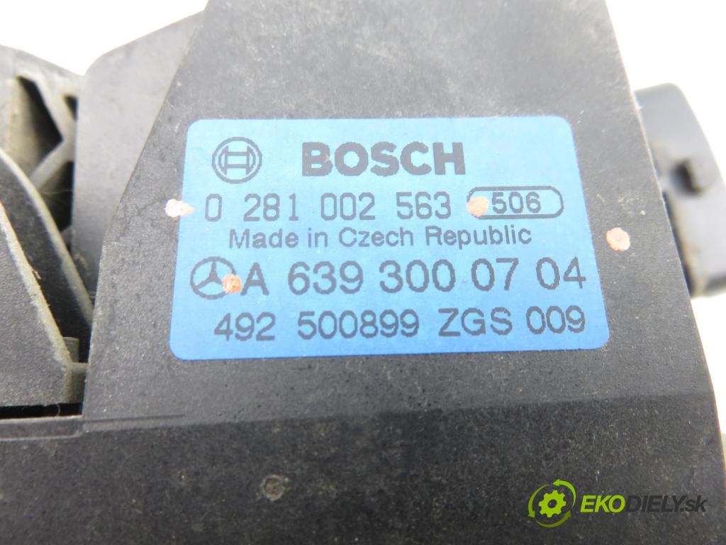 MERCEDES-BENZ VIANO (W639) VAN 2004 110,00 CDI 2.2 150 - OM 646.982 2148,00 potenciometr plynového pedálu 0281002563 ; A6393000704 (Potenciometr plynového pedálu)