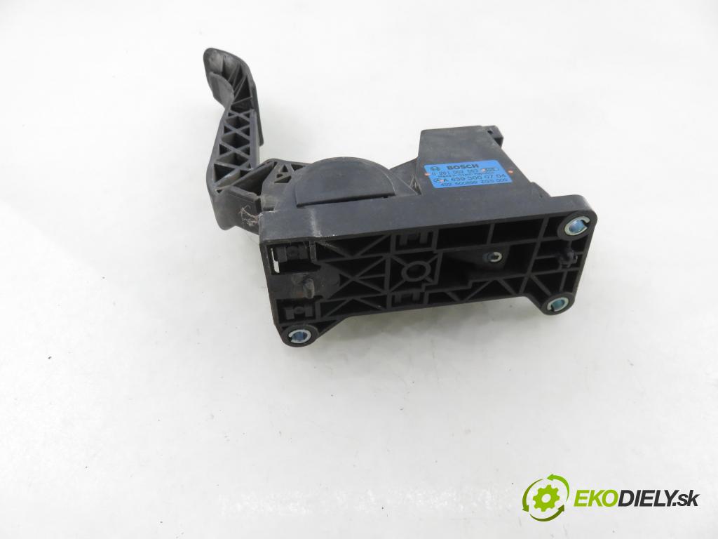 MERCEDES-BENZ VIANO (W639) VAN 2004 110,00 CDI 2.2 150 - OM 646.982 2148,00 potenciometr plynového pedálu 0281002563 ; A6393000704 (Potenciometr plynového pedálu)