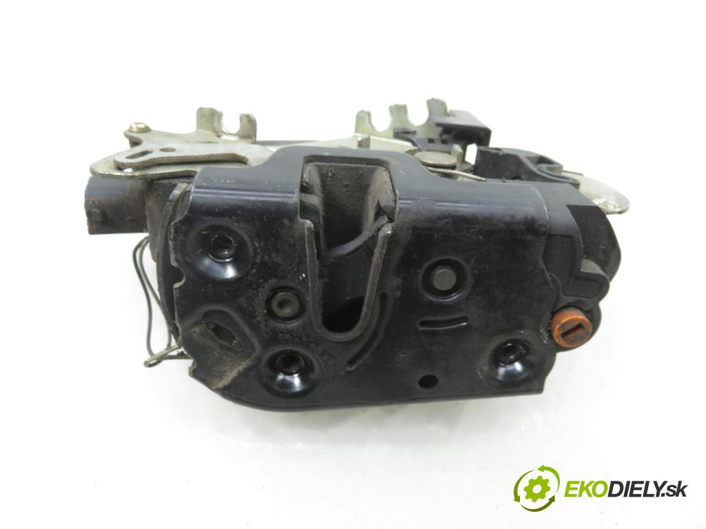 MERCEDES-BENZ VIANO (W639) VAN 2004 110,00 CDI 2.2 150 - OM 646.982 2148,00 zámok Dvere posúvne A2C53016762