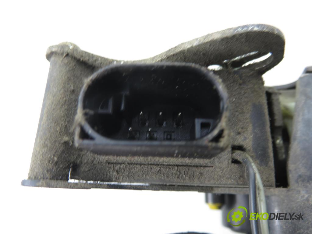 MERCEDES-BENZ VIANO (W639) VAN 2004 110,00 CDI 2.2 150 - OM 646.982 2148,00 zámok Dvere posúvne A2C53016762