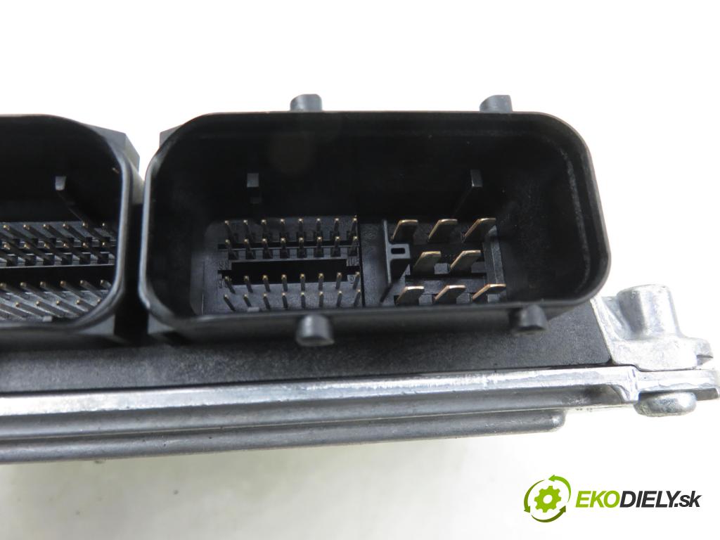 VW PASSAT B5.5 Variant (3B6) KOMBI 2001 85,00 2 - AZM 1984,00 Riadiaca jednotka Motor 06B906033G ; 5WP40043