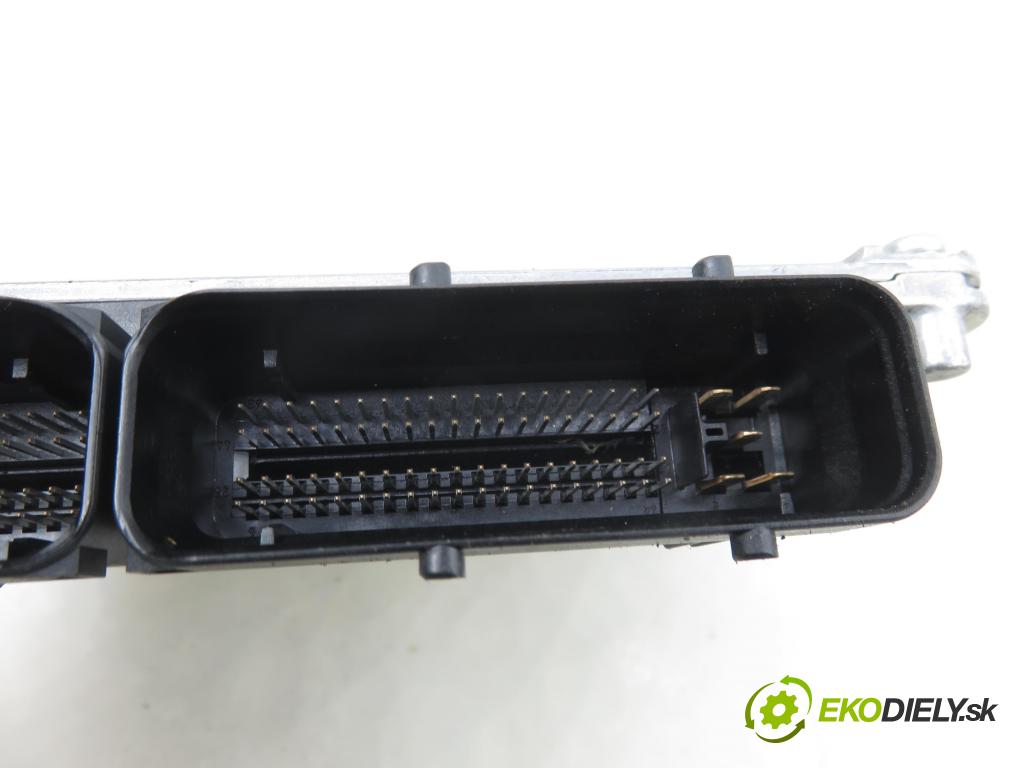 VW PASSAT B5.5 Variant (3B6) KOMBI 2001 85,00 2 - AZM 1984,00 Riadiaca jednotka Motor 06B906033G ; 5WP40043