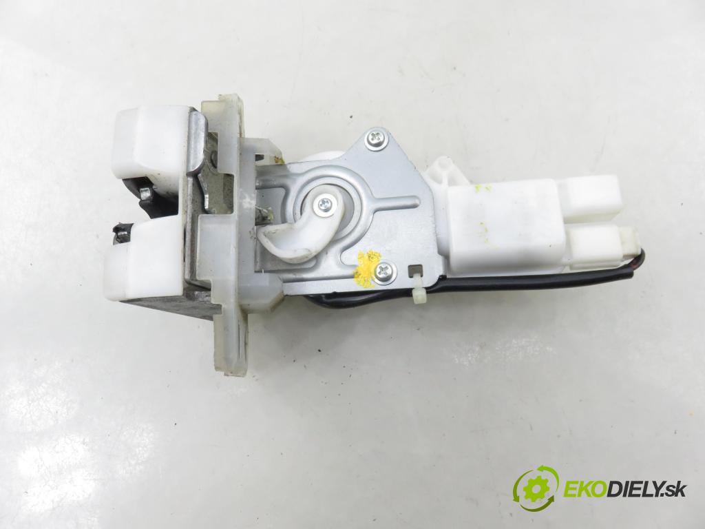 FIAT SEDICI (189_) CROSSOVER 2008 88,00 1.9 D Multijet 120 4x4 - D19AA 1910,00 zámok dverí kufor EL. B6765