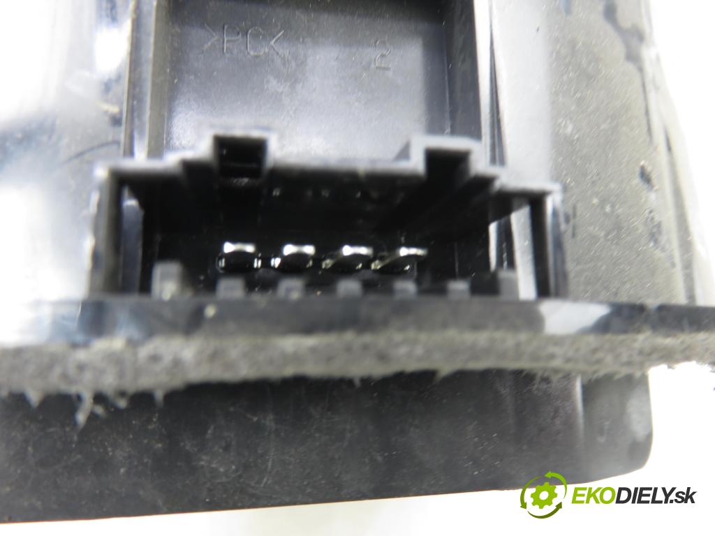 VW TIGUAN (5N_) SUV 2008 103,00 2.0 TDI 4motion - CBAB 1968,00 reproduktor Dvere 5N0035454