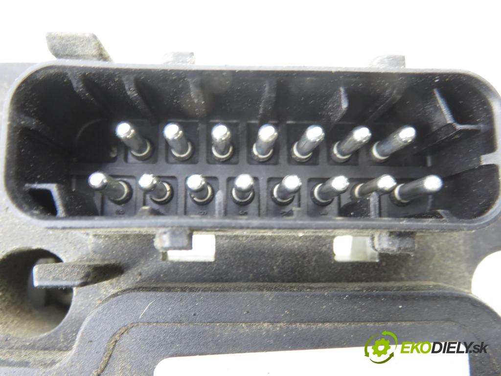 VW PASSAT B5.5 Variant (3B6) KOMBI 2001 85,00 2 - AZM 1984,00 pumpa ABS 0265202401 (Pumpa ABS)