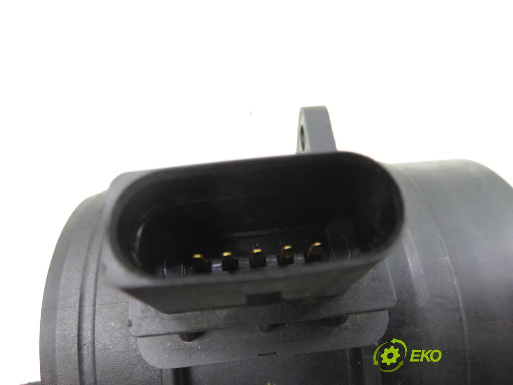 AUDI A4 Avant (8K5, B8) KOMBI 2010 105,00 2.0 TDI - CAGA 1968,00 váha vzduchu vzduchu F00C2G7046 ; 0281002735 ; 03G906461C